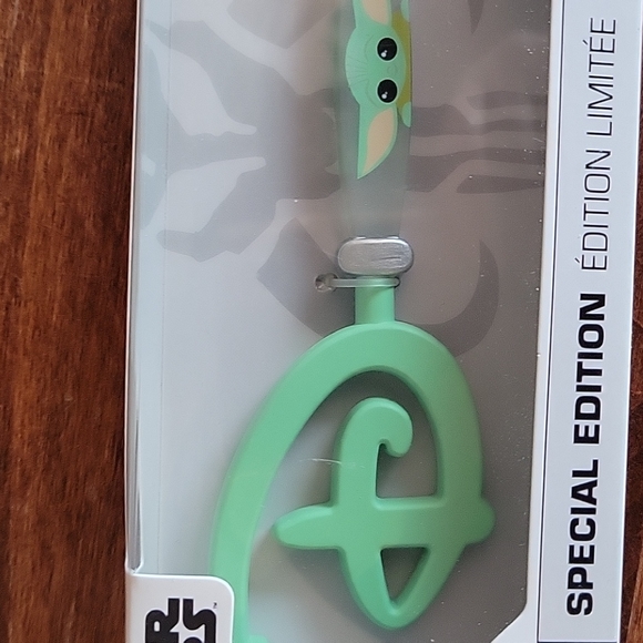 Disney Store Star Wars Mandalorian Special Edition Collector Opening Key - Picture 4 of 5